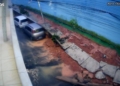 Muro desaba após temporal e atinge carros em Sussuarana