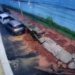 Muro desaba após temporal e atinge carros em Sussuarana