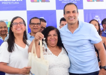 Prefeitura entrega casas, central de recicláveis e autoriza arena aquática no Subúrbio