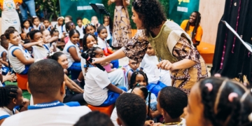 Mais de mil pessoas visitam estande do Mundo Encantado da Criança na Bienal do Livro em menos de 24 horas de programação