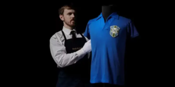 Camisa utilizada por Pelé na final de 58 vai a leilão por R$ 30 milhões