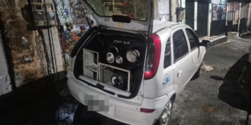 PM apreende equipamento de som tipo paredão em Periperi