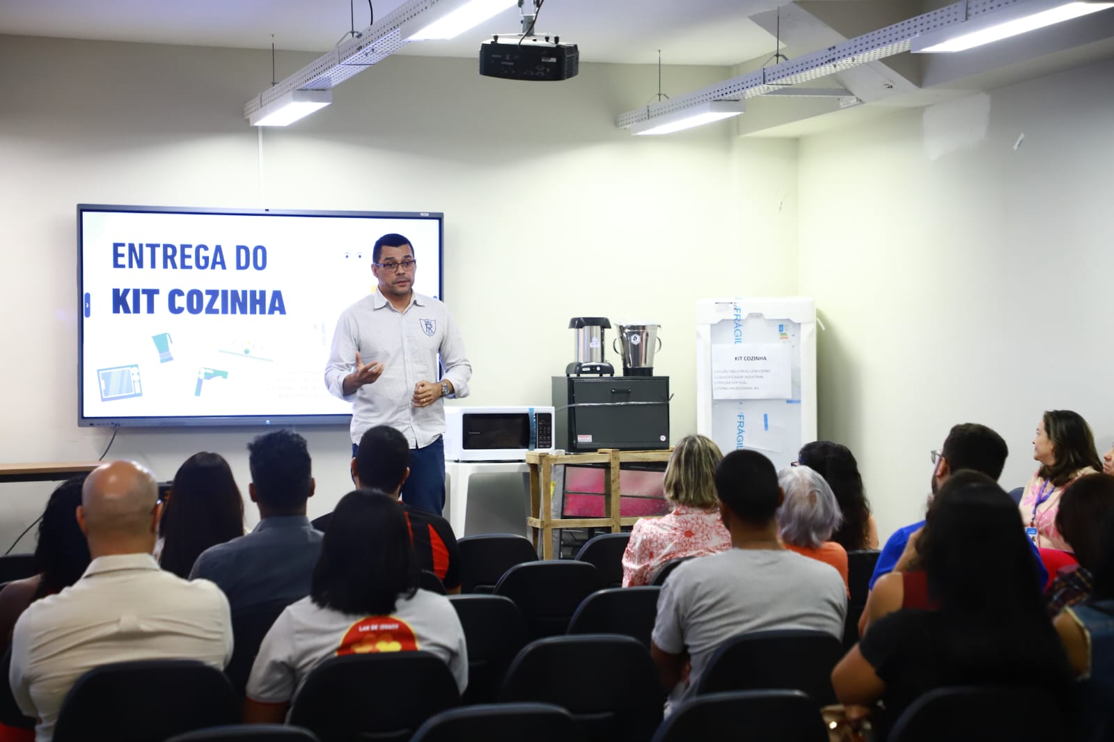 Prefeitura de Salvador entrega kits de cozinha para 17 instituições que acolhem pessoas idosas
