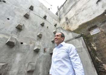 Prefeitura entrega contenção de encosta no Alto do Cabrito e chega a 590 áreas de risco protegidas