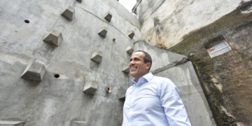 Prefeitura entrega contenção de encosta no Alto do Cabrito e chega a 590 áreas de risco protegidas