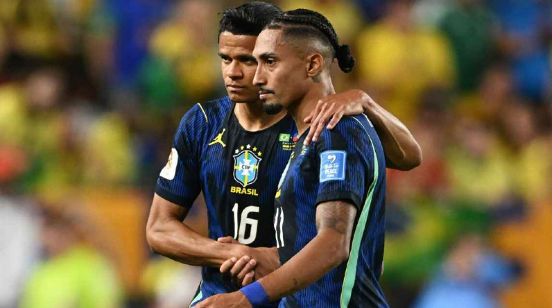 Seleção atualiza situação de Raphinha após exame e mantém atacante no grupo da Copa