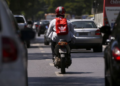 Motociclista fica ferido após cair na Ligação Lobato-Pirajá
