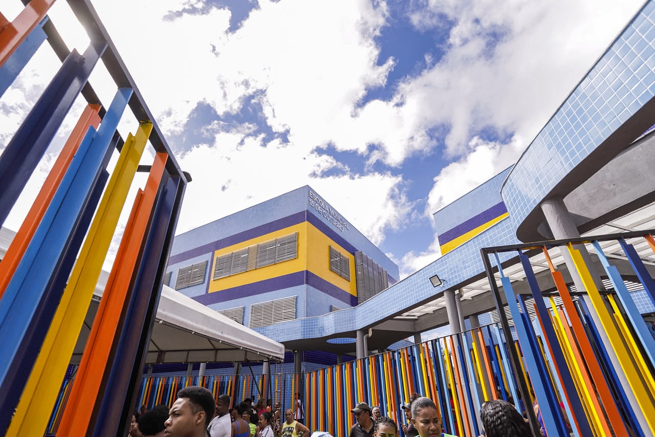 Prefeitura inaugura escolas de alto padrão para 1,2 mil alunos com piscina e salas climatizadas em Fazenda Grande do Retiro