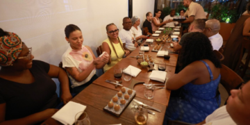 Marisqueiras e comerciantes do Subúrbio de Salvador ganham capacitação para fortalecer negócios e ampliar oportunidades com o VLT