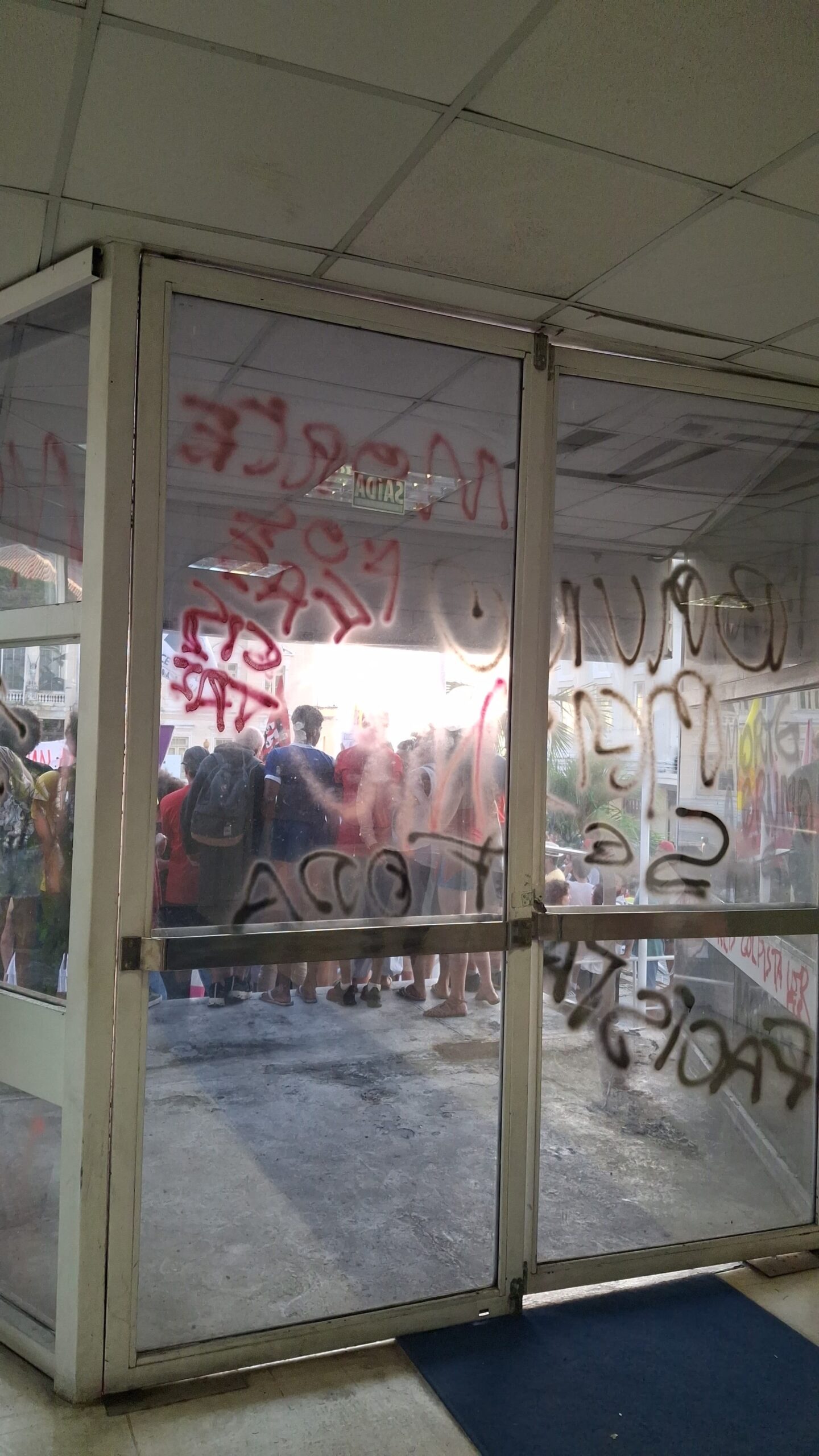Prefeitura de Salvador fecha sede após vandalismo no Palácio Thomé de Souza